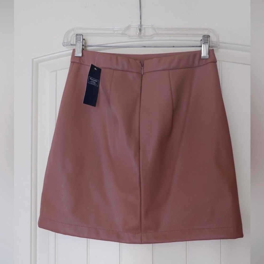 NEW WITH TAGS
ABERCROMBIE & FITCH
VEGAN LEATHER SKIRT - Picture 4 of 6